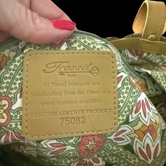 Fossil Green Hobo Bag with Timeless Design - Picture 5 of 7